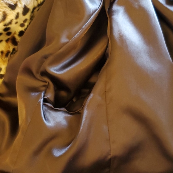 Faux Fur Cheetah/Leopard Coat by east 5th – Size L - Picture 12 of 13